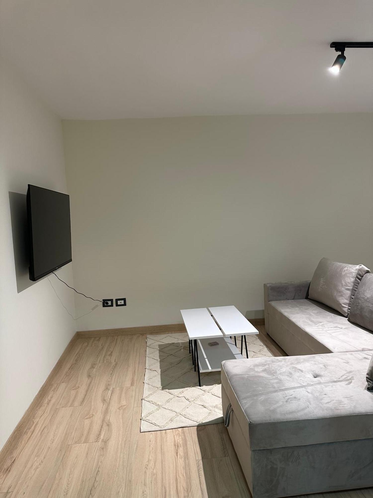 White Apartment, In The Center Of Tirana Kültér fotó